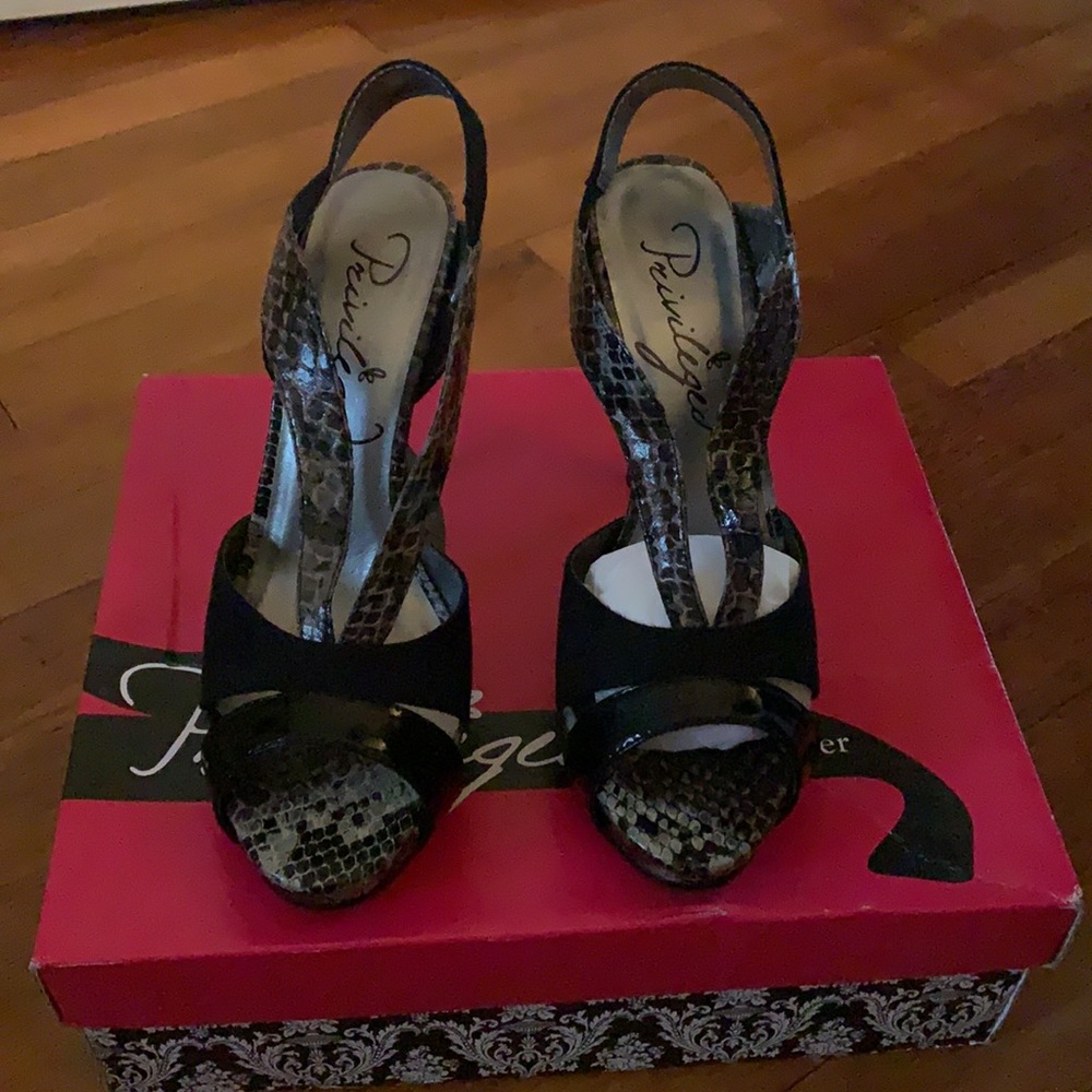 Sandals - Picture 2 of 4